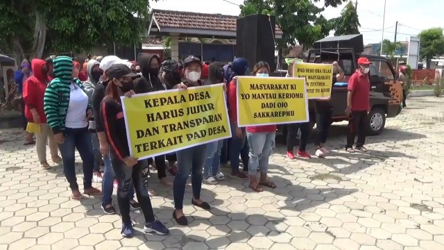 Jatim ponorogo ahmad subekhi demo ricuh tolak pembongkaran warung prostitusi .mp4_snapshot_00.49_[2023.03.31_13.05.37]-lLsnBwWDVW.jpg