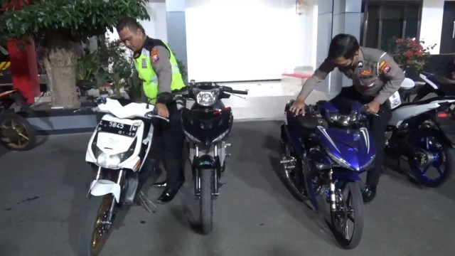 Jatim ponorogo ahmad subekhi tkp full razia balap liar puluhan motor diamankan.mp4_snapshot_01.15_[2023.06.04_11.24.48]-1NjA8jGQ2d.jpg