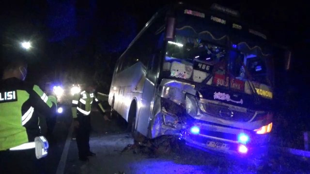 KECELAKAAN_LALULINTAS_PEMOTOR_TEWAS_TERTABRAK_BUS_mp4_snapshot_00-DOEHi3gU17.jpg