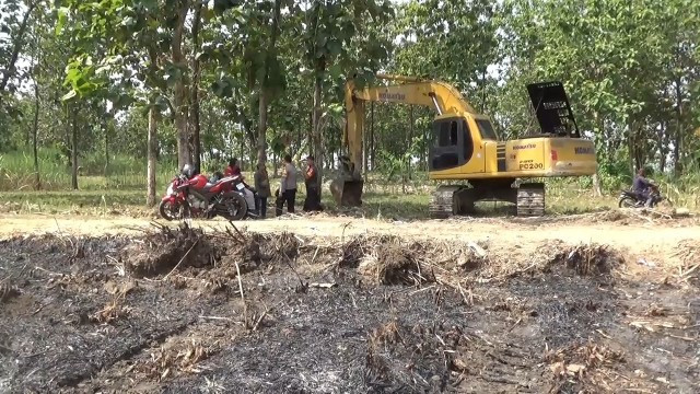 NGAWI-ITO WAHYU-WARGA HENTIKAN OPERASIONAL GALIAN C ILEGAL.mp4_snapshot_02.22_[2023.06.06_13.35.41]-uHPoxcsEZb.jpg