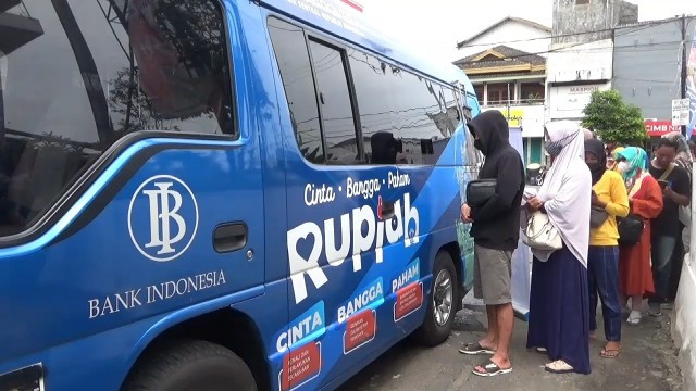 NGAWI-ITO WAHYU-WARGA SERBU PENUKARAN UANG BARU BI.mp4_snapshot_02.05_[2023.03.30_16.19.14]-qtTbsjExb3.jpg