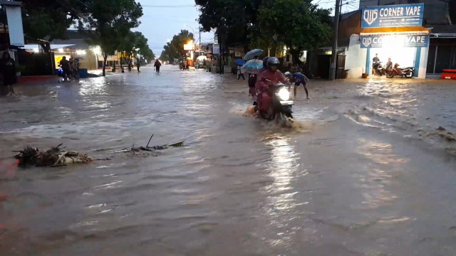 banjir-yYbsty40bh.jpg